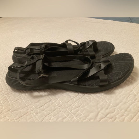 Women’s Black Merrell performance sandal. - Picture 5 of 5